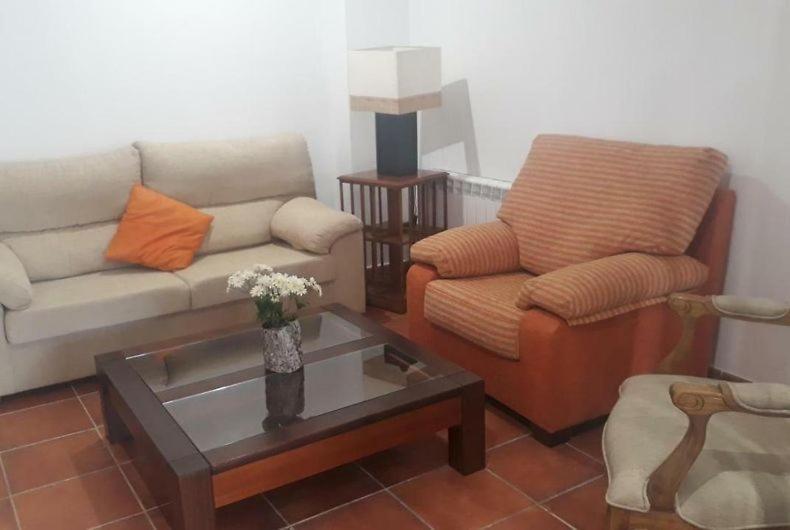 Hostal Los Ojos De Gabriel El Vallecillo ภายนอก รูปภาพ