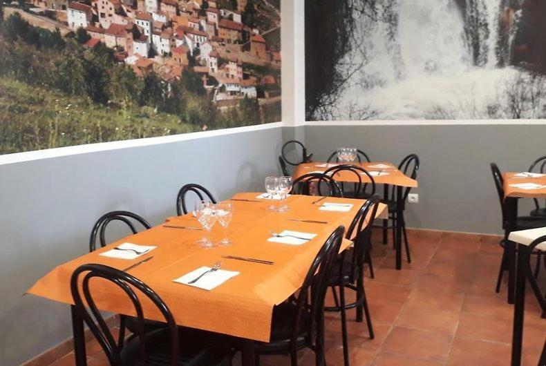 Hostal Los Ojos De Gabriel El Vallecillo ภายนอก รูปภาพ